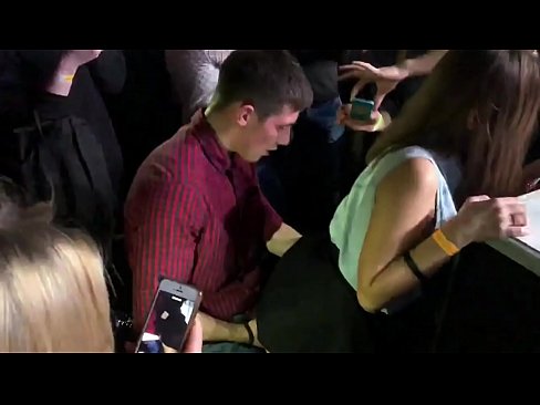 ❤️ Sexe real en una discoteca russa. Noia russa de 18 anys a l'anus i la vagina follada en una discoteca Porno a nosaltres ca.allo-sex.ru